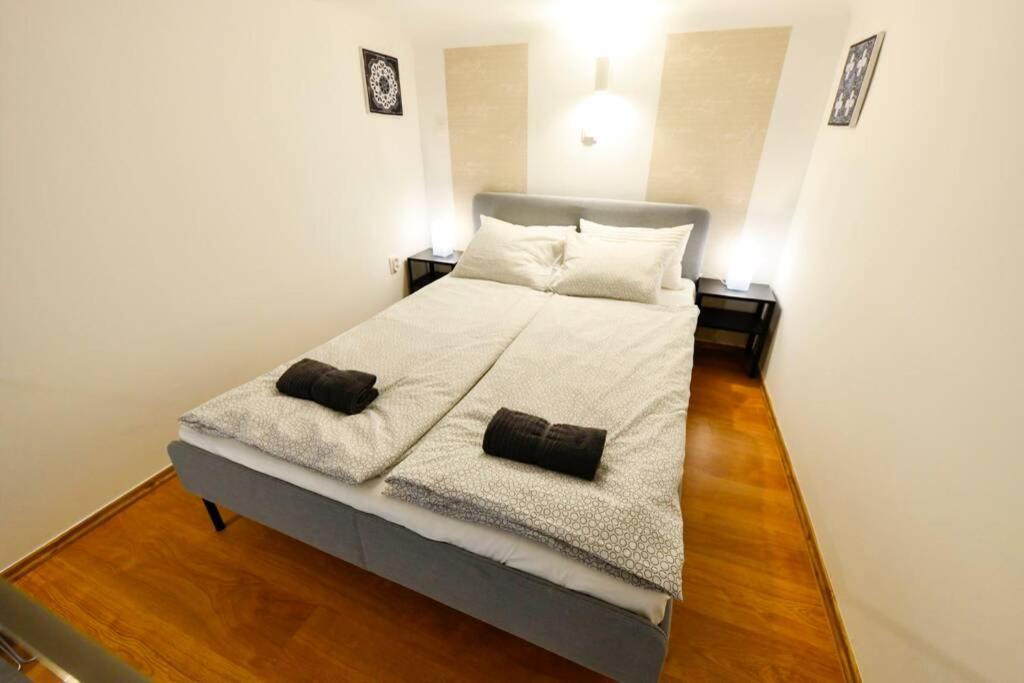Cosy Two Bedroom Flat In Rottenbiller Str,Sky 부다페스트 외부 사진